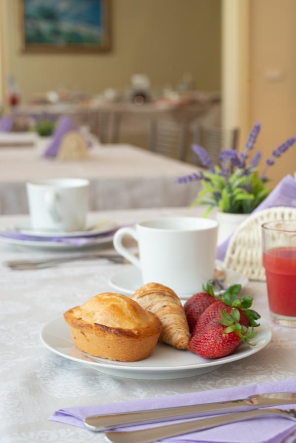 Villa Domus Salento Suites & Rooms Con Parcheggio Privato In Loco Lecce Kültér fotó