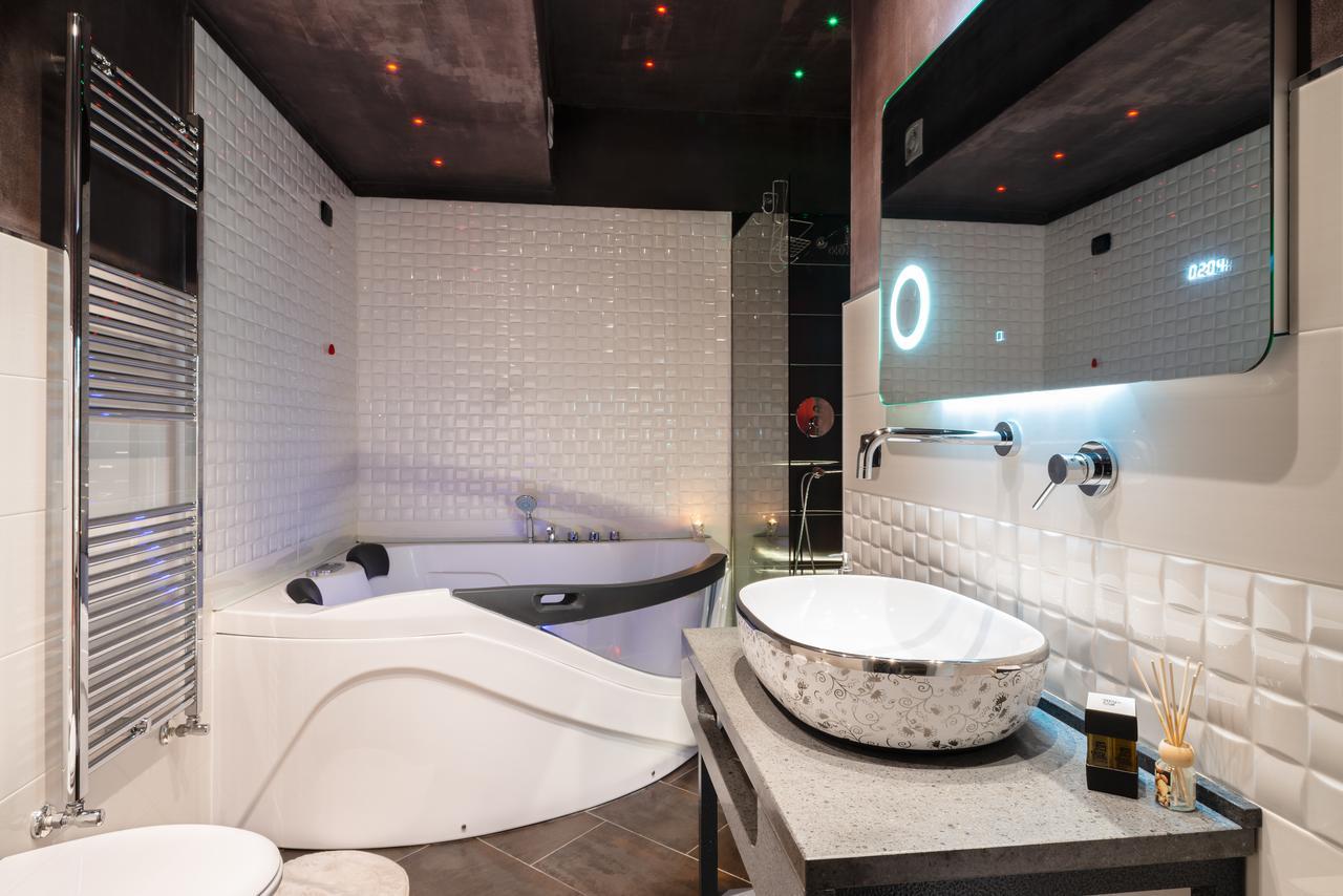 Villa Domus Salento Suites & Rooms Con Parcheggio Privato In Loco Lecce Kültér fotó