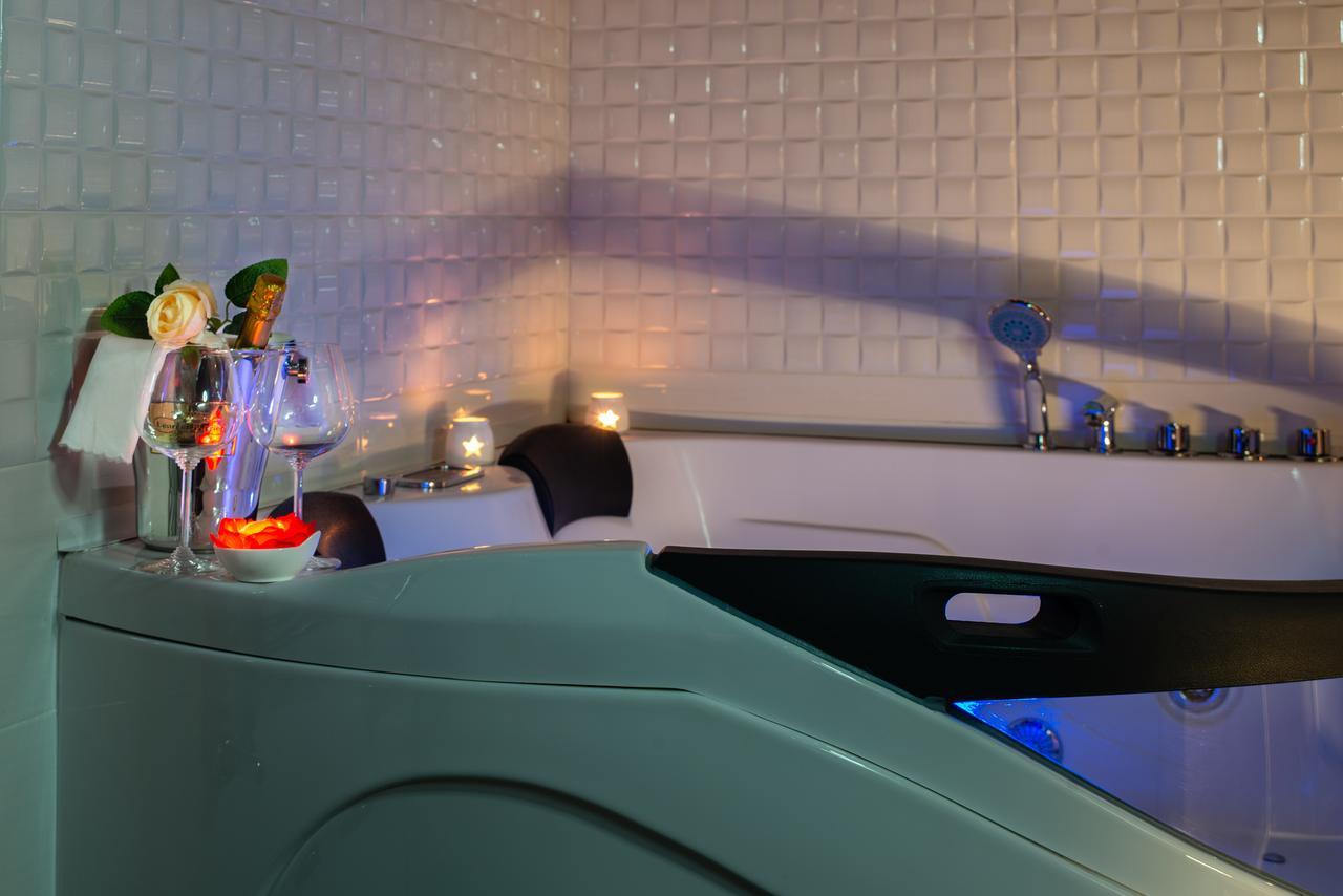 Villa Domus Salento Suites & Rooms Con Parcheggio Privato In Loco Lecce Kültér fotó