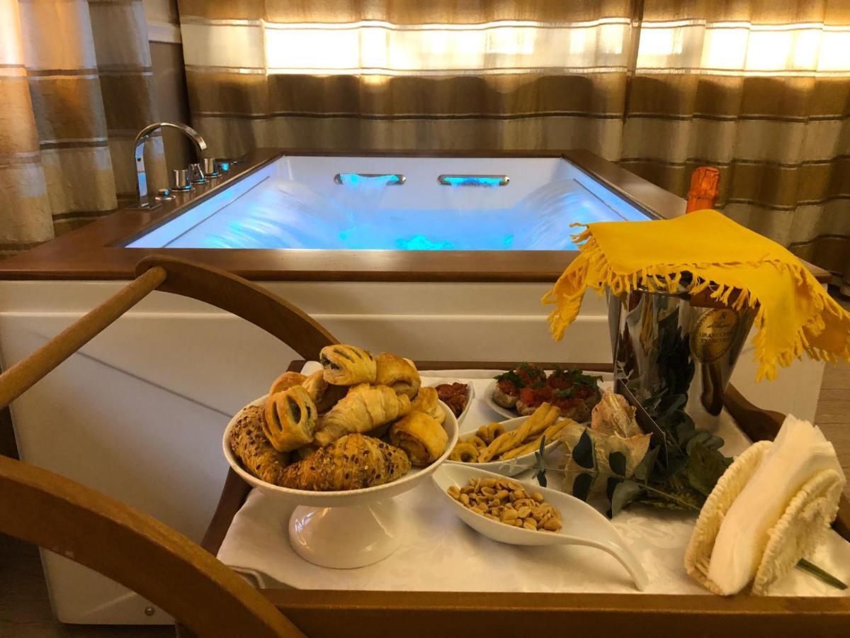 Villa Domus Salento Suites & Rooms Con Parcheggio Privato In Loco Lecce Kültér fotó